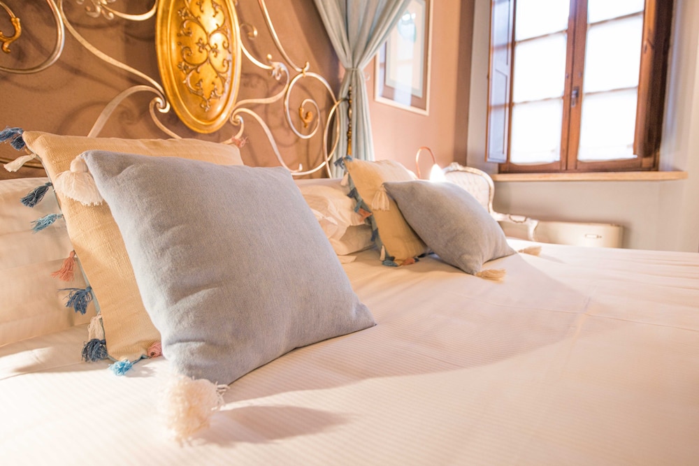King Romantic Room, Hot Tube - Photo 3