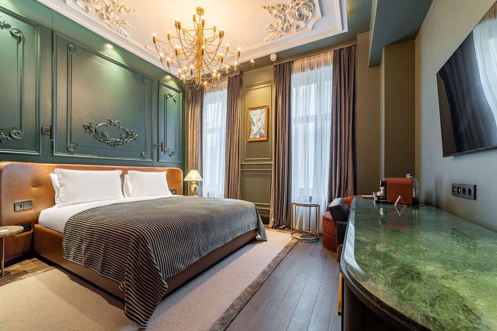 Deluxe Room, 1 Queen Bed photo 1