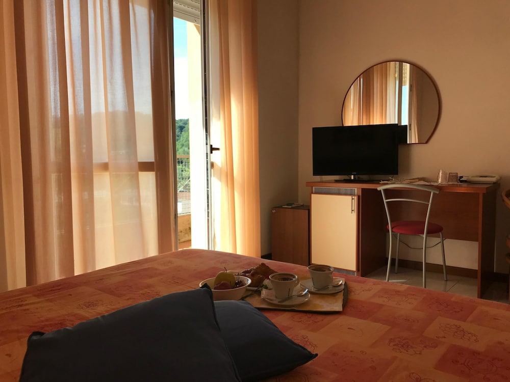 Deluxe Double or Twin Room, Hill View photo 2