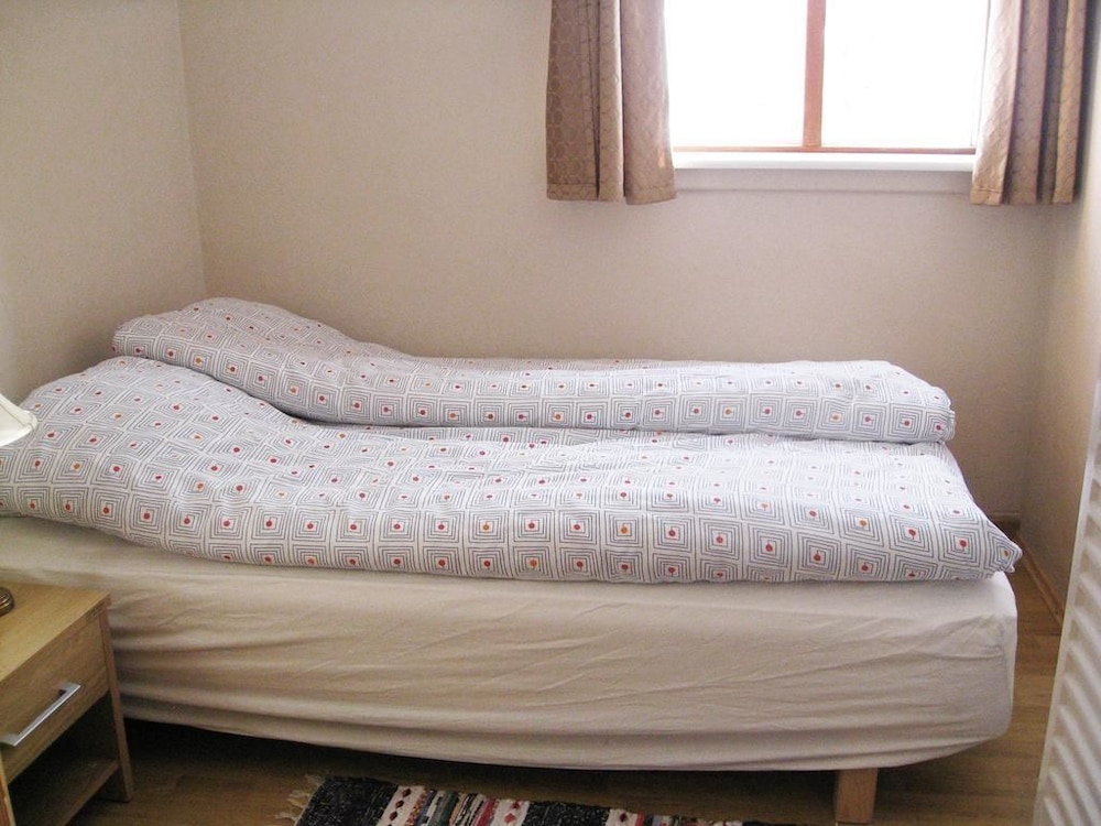 Economy Single Room, Shared Bathroom photo 3