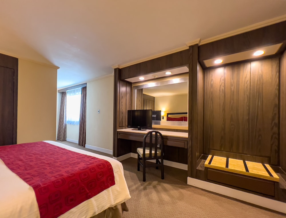 Suite, 1 King Bed photo 2