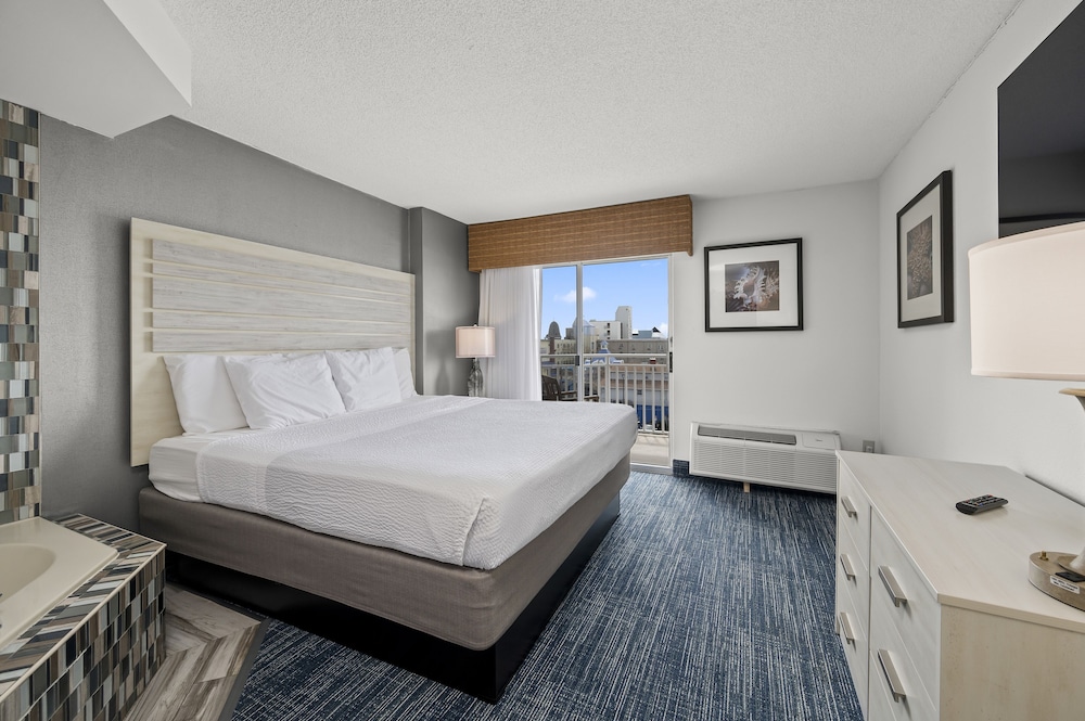 Single Room, 1 King Bed, Jetted Tub, City View photo 1