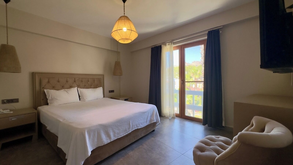 Standard Room, Balcony, Partial Sea View