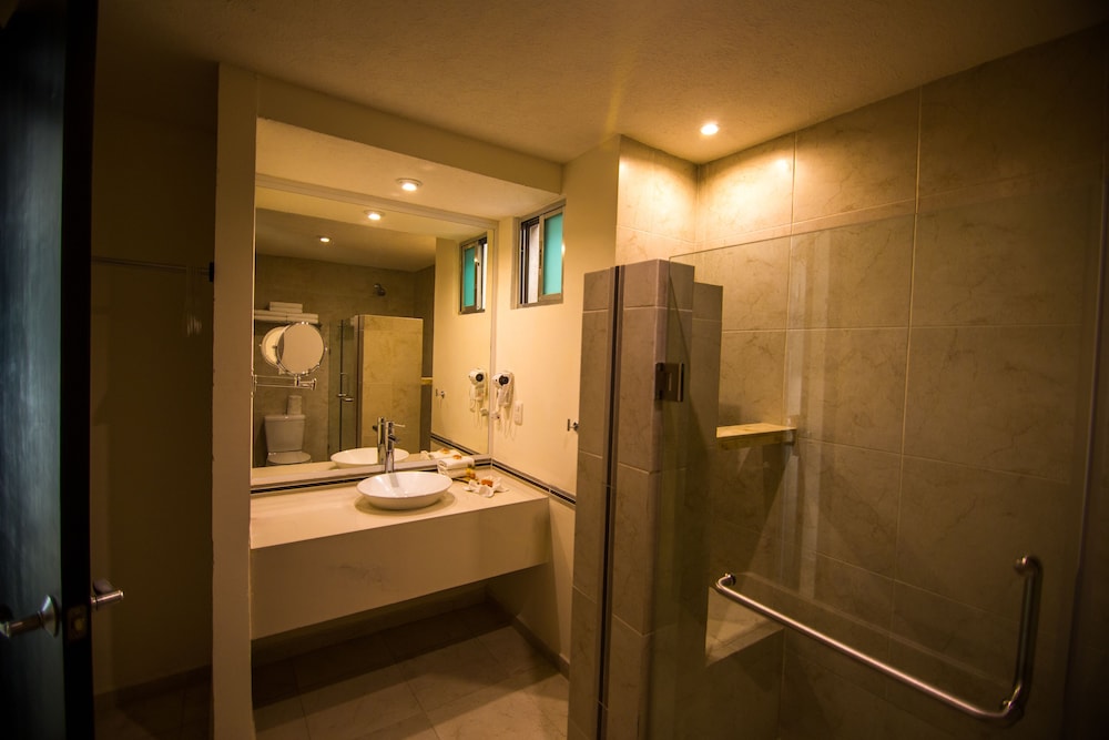 Executive Room, 1 King Bed, Interior View - Photo 8
