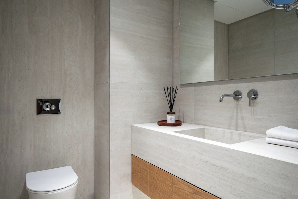 Executive Studio Suite thumbnail 6