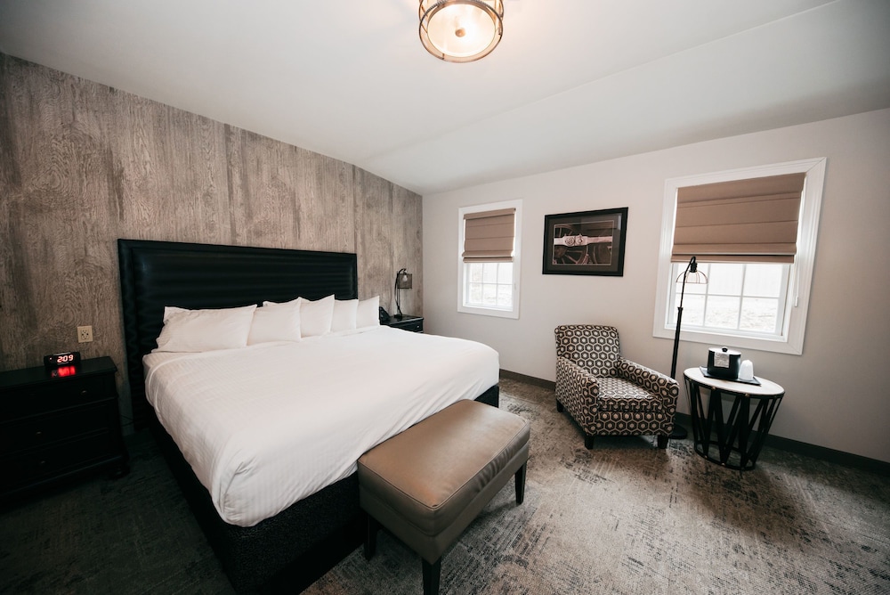 Standard Room, 1 King Bed photo 2