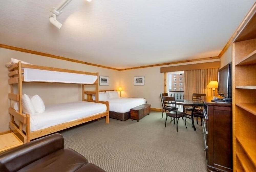 Room, Multiple Beds (Selkirk)