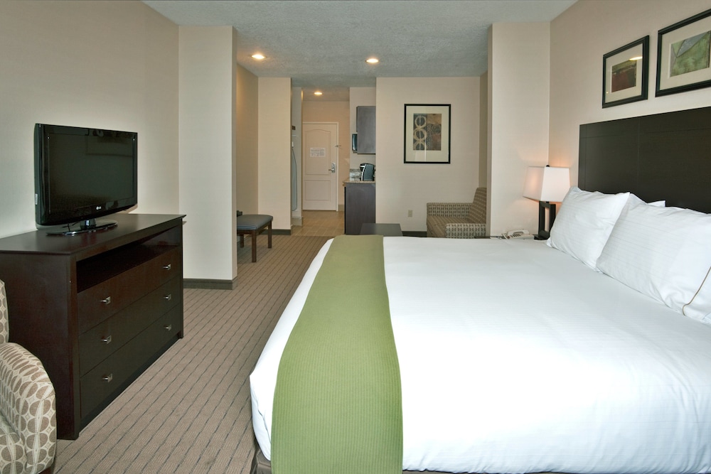Suite, 1 King Bed (Additional Living Area) - Photo 1