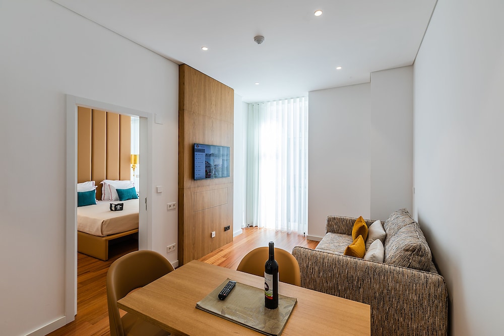 Executive Suite, City View
