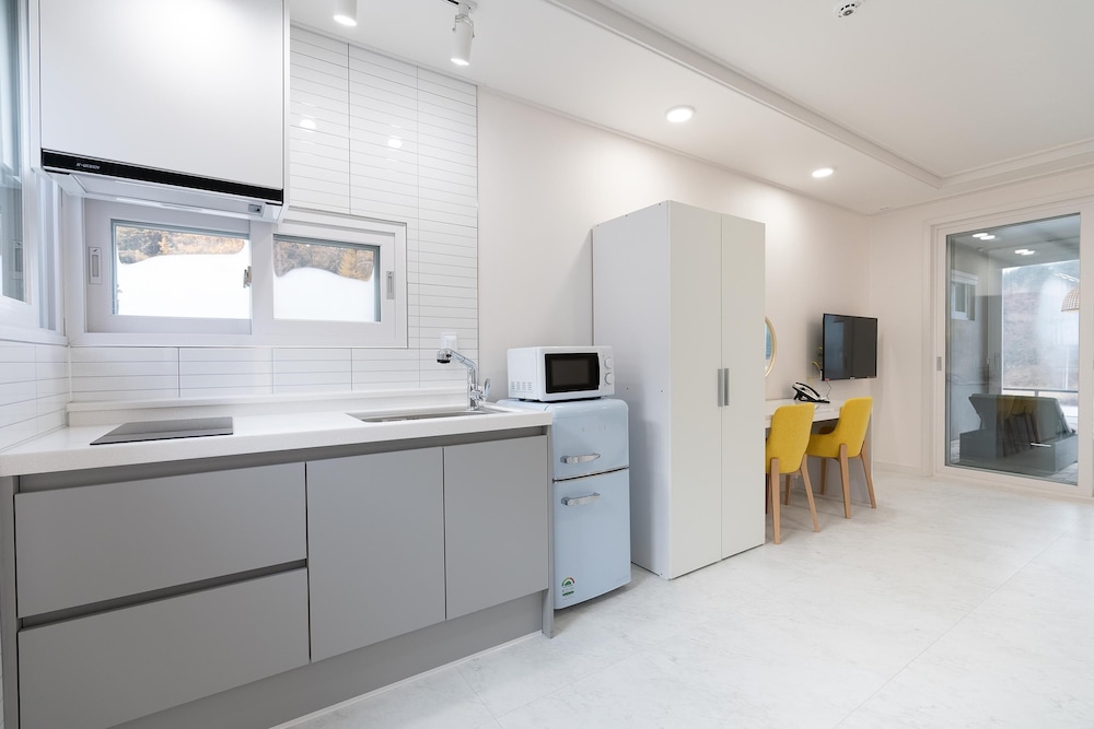 Basic Room, 1 Bedroom (Premier Queen Bad(random)) - Photo 2