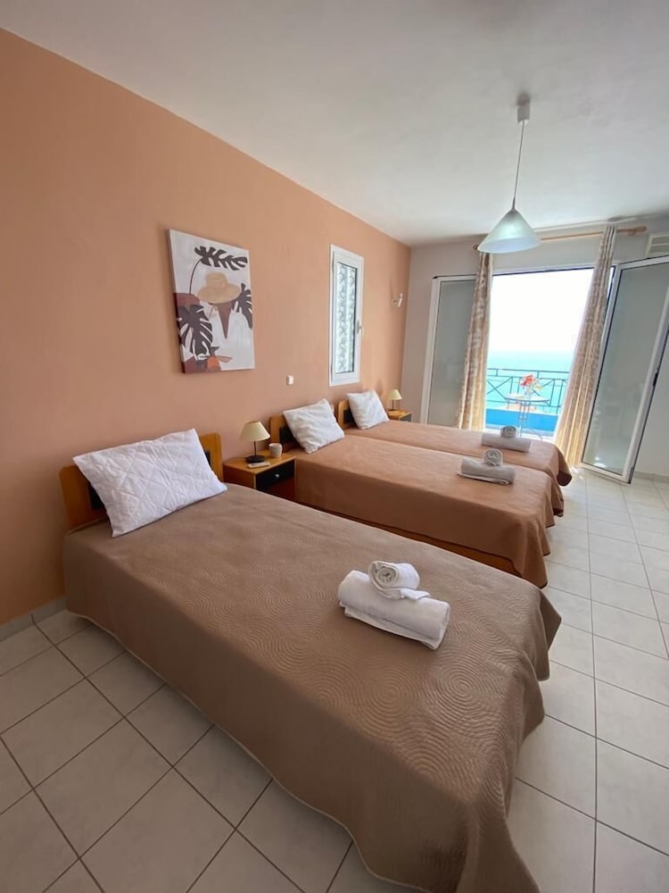 Standard Studio, Sea View