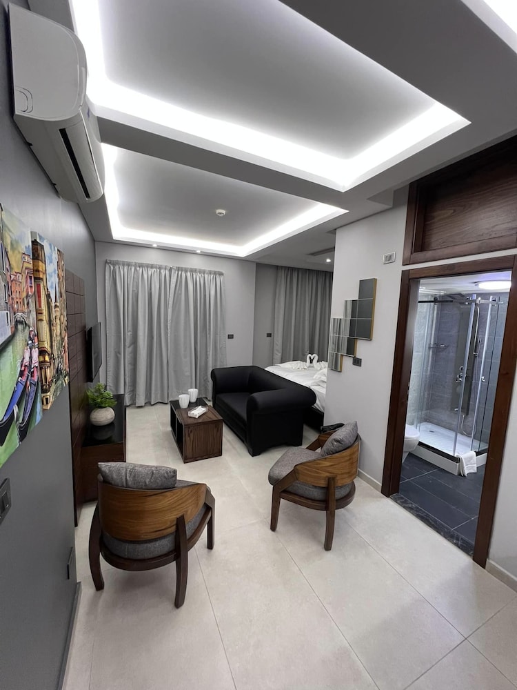 Junior Suite, 1 Double Bed - Photo 9