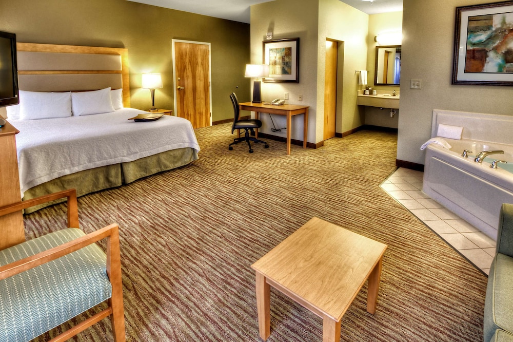 Suite, 1 King Bed, Non Smoking - Photo 3