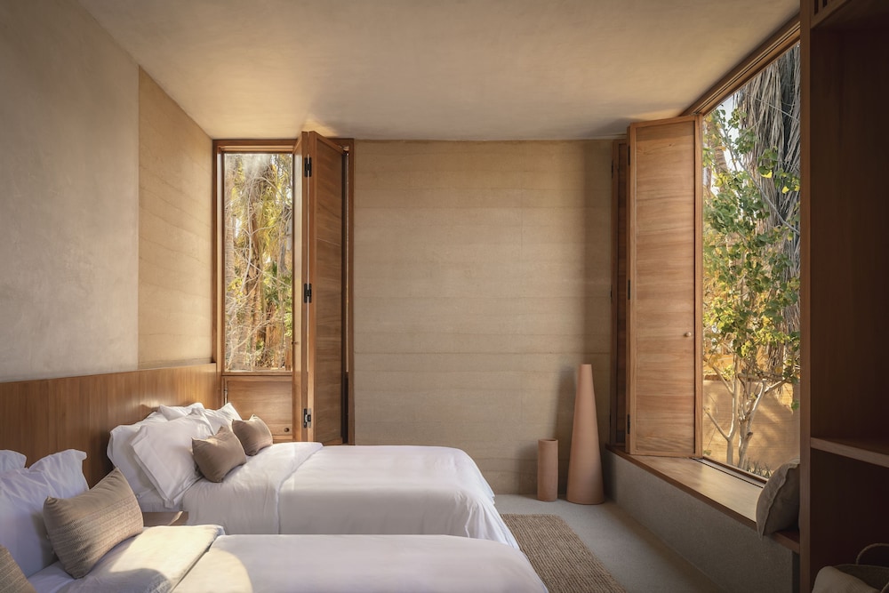 Deluxe House photo 3