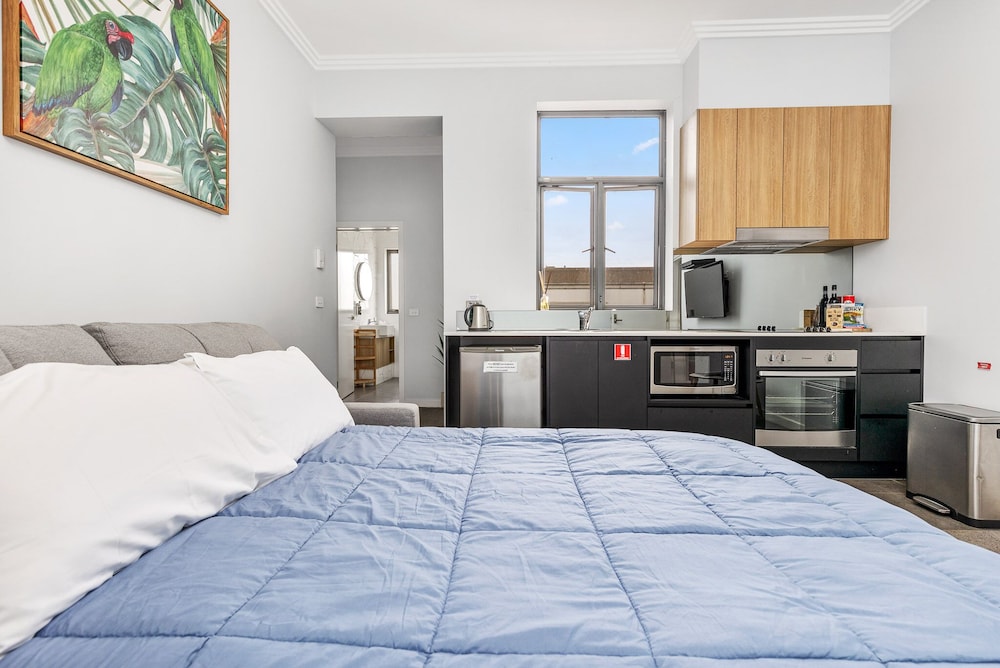 Executive Suite, 1 Bedroom, Kitchen, City View photo 3