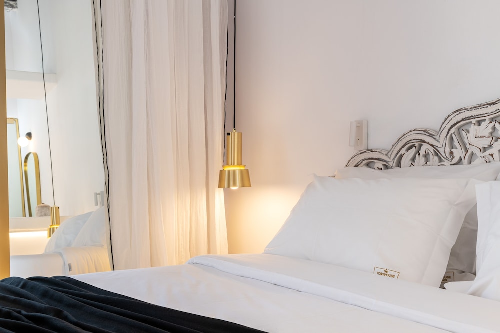 Suite, 1 Queen Bed, City View photo 2