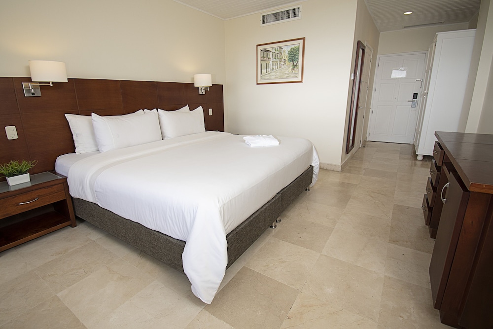 Room, 1 King Bed, Non Smoking (City or Garden View) - Photo 3