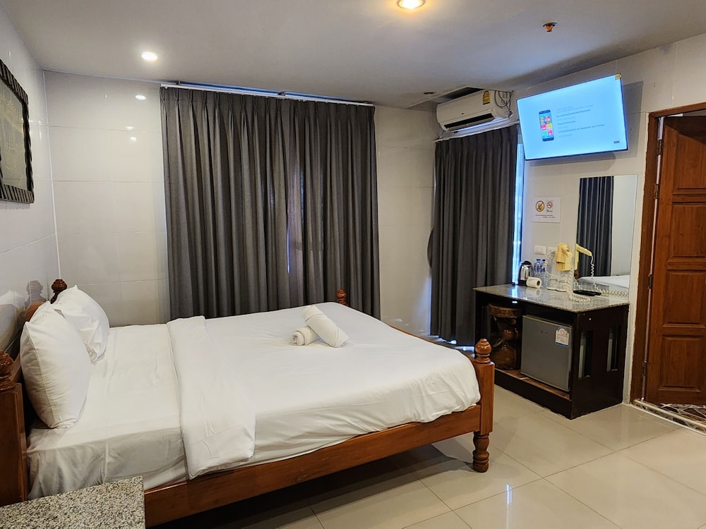 Superior Room, 1 King Bed - Photo 6