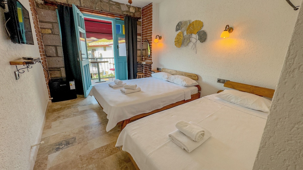 Standard Triple Room - Photo 1