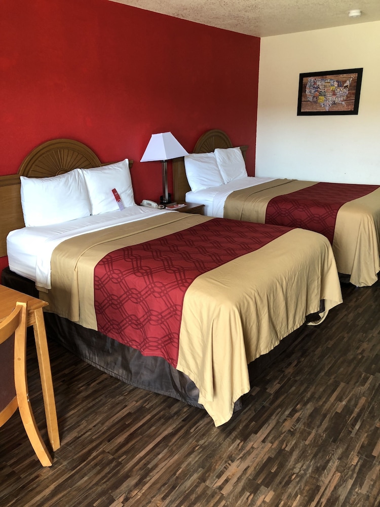 Standard Double Room, 2 Double Beds, Smoking - Photo 1
