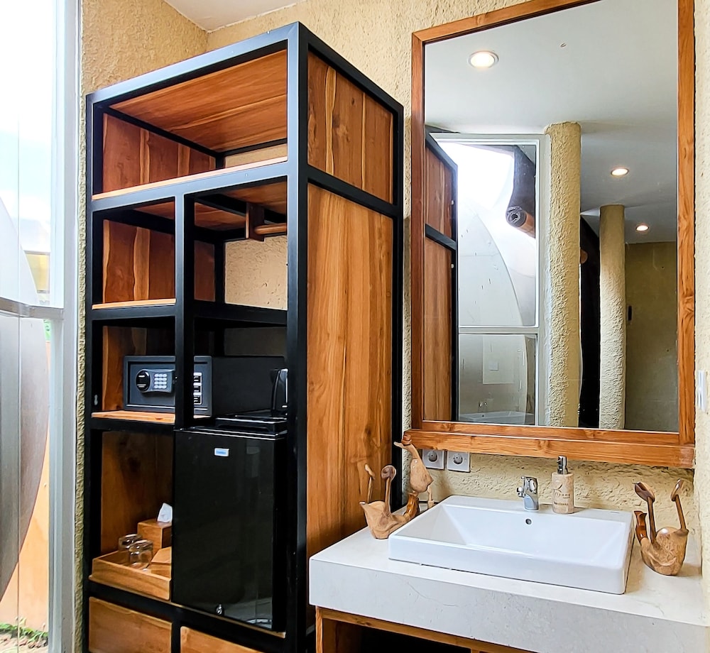 Luxury Glamping with Bathtub - Photo 6