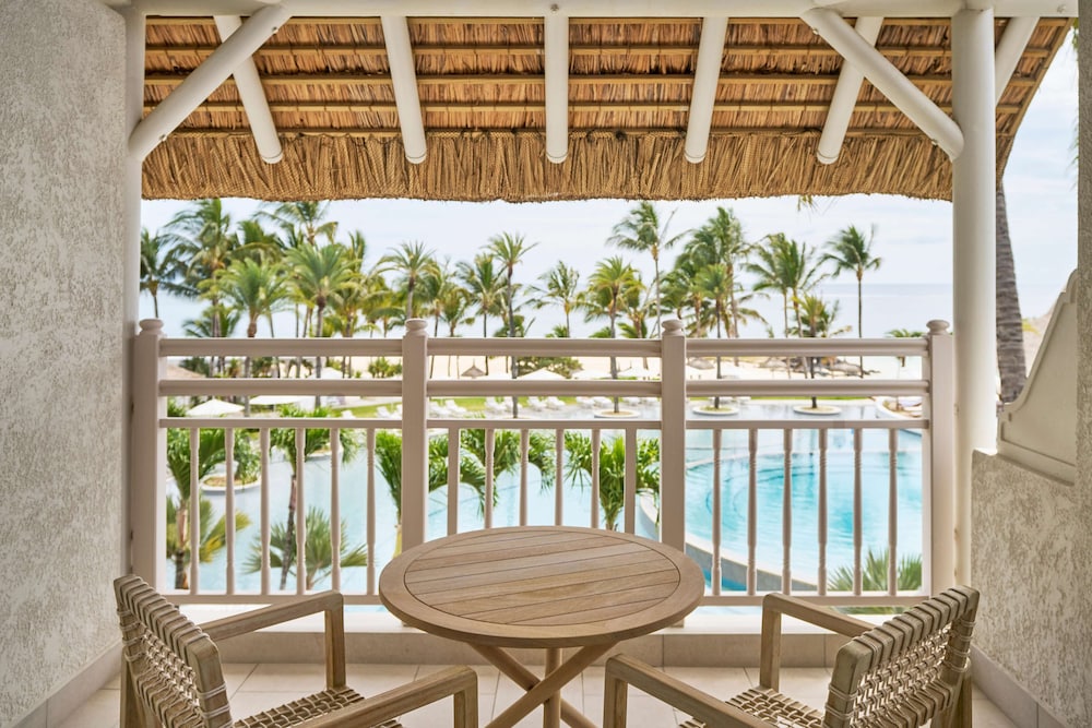 Junior Suite, 1 King Bed, Pool View (60sqm) - Photo 10