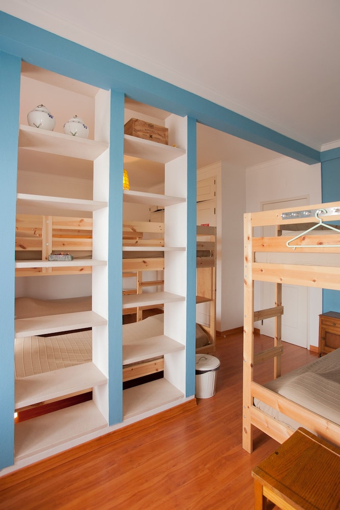 Shared Dormitory, Mixed Dorm, Shared Bathroom, Sea View (Atlantic Ocean 6 Beds) photo 3
