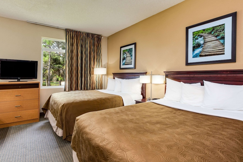 Suite, 2 Queen Beds, Non Smoking - Photo 3