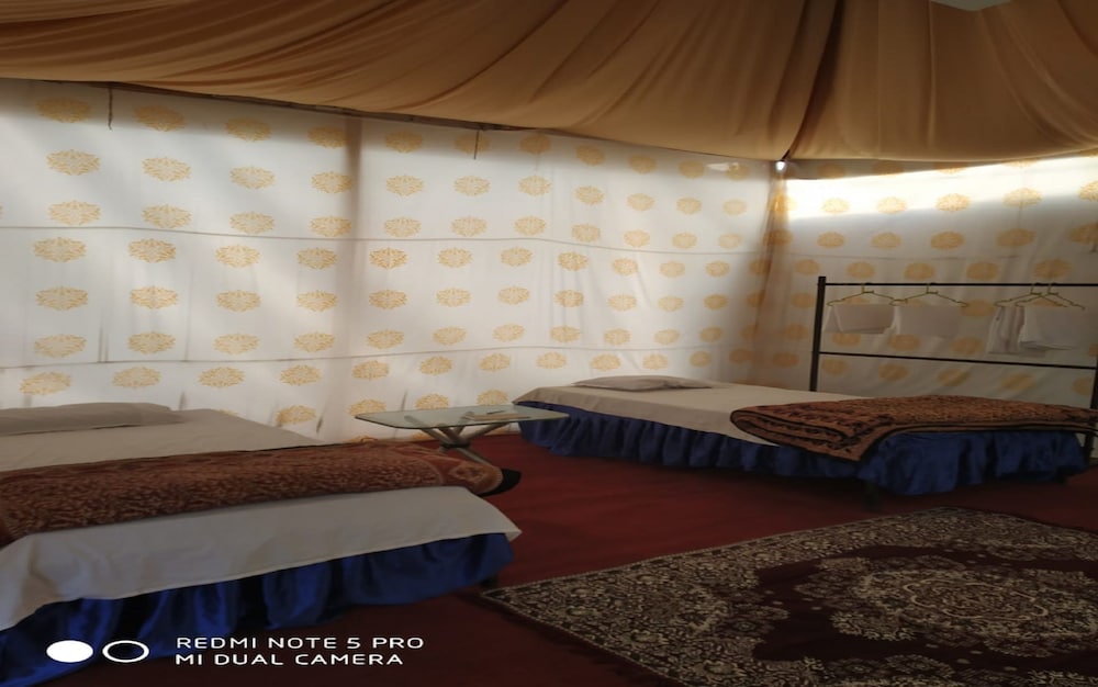 Deluxe Tent photo 3
