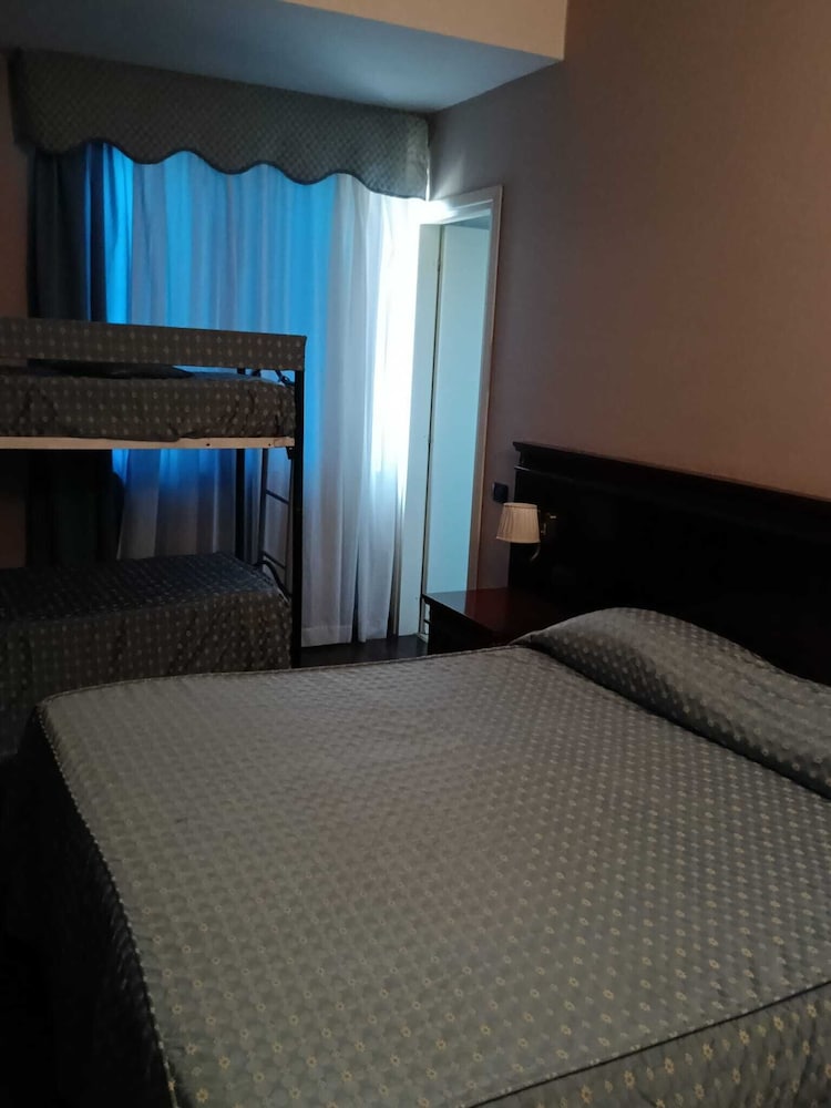 Family Room con Letto Matrimoniale + 2 lettini