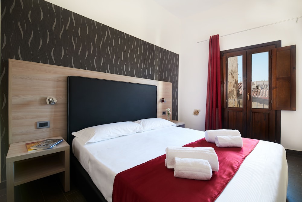 Classic Double Room, 1 Queen Bed, Non Smoking, City View photo 1