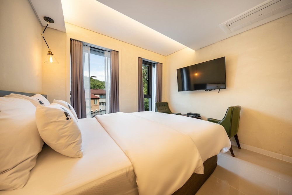 Deluxe Room - Photo 9