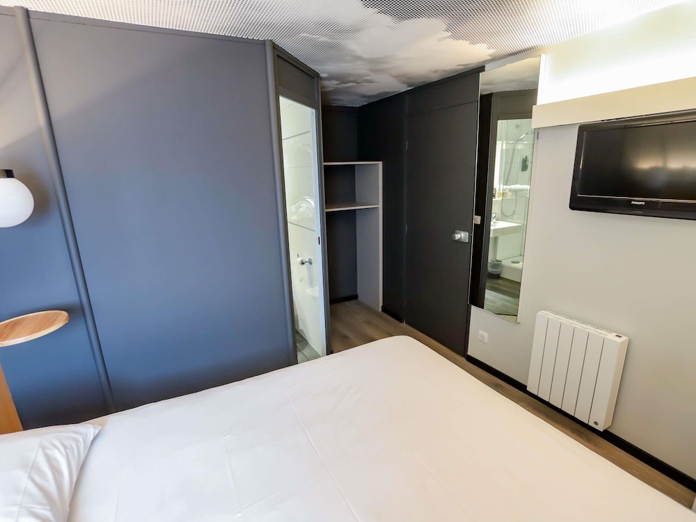 Standard Room, Multiple Beds - Photo 1