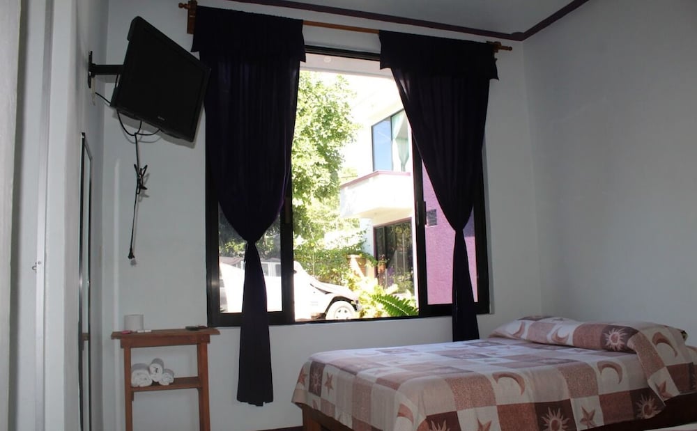 Room - Photo 2