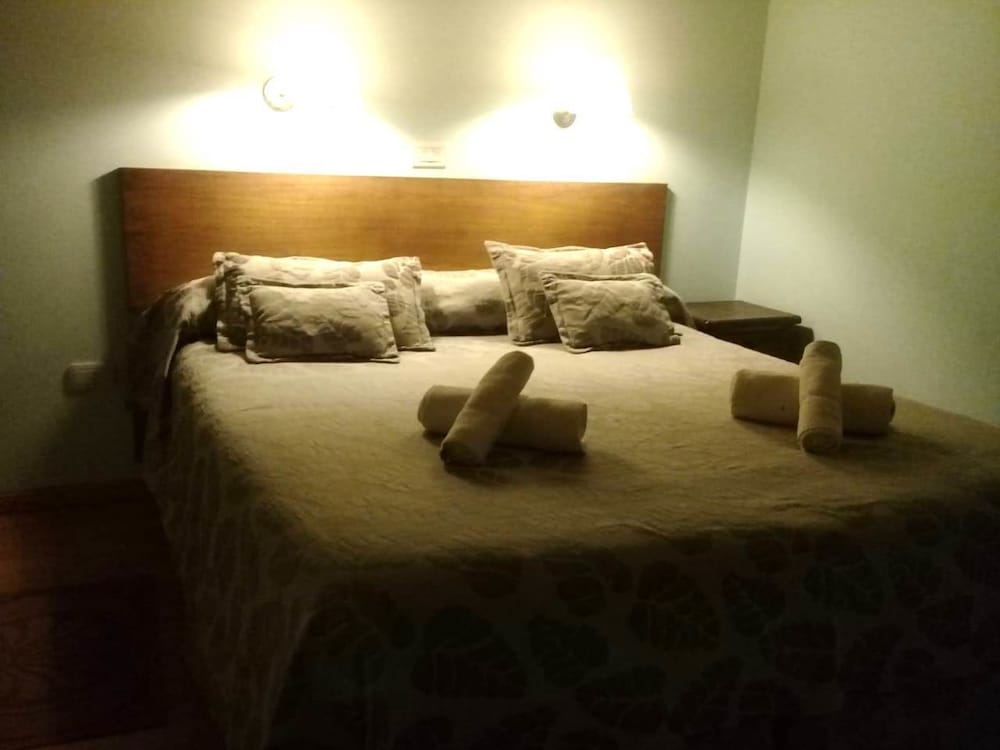 Family Room, 2 Bedrooms, Hill View photo 3