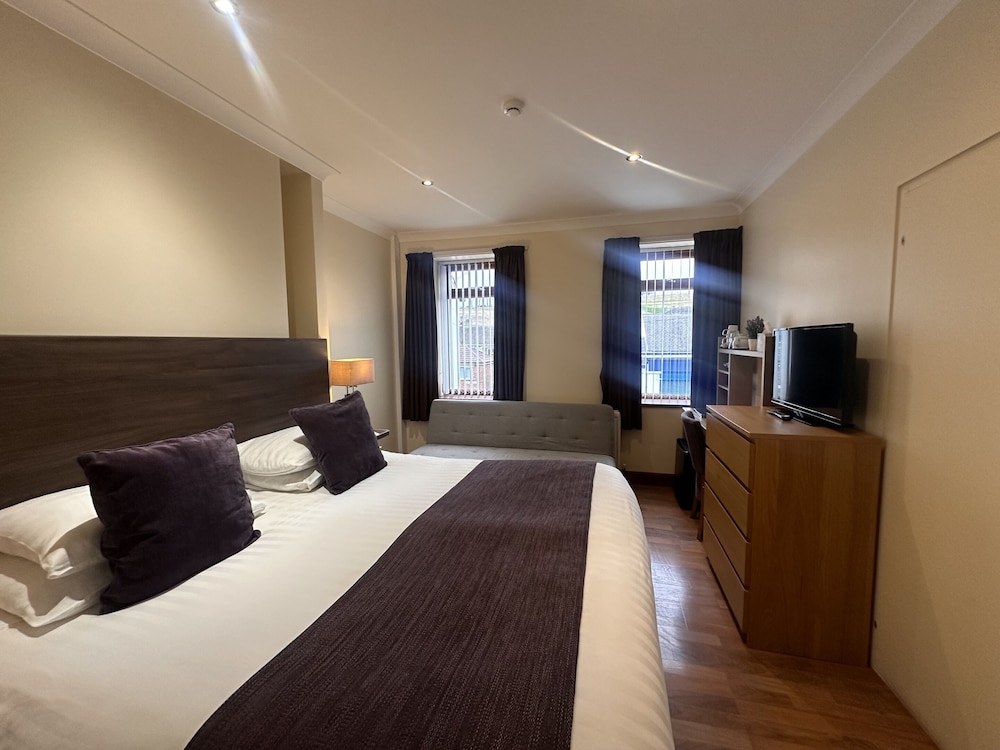 Double or Twin Room, Ensuite - Photo 2