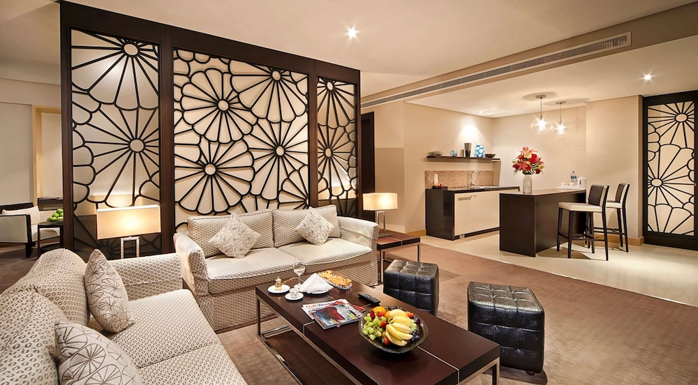 Premium Suite, 1 King Bed, Non Smoking, Kitchen (Separate Living Room, Full Kitchen) - Photo 4