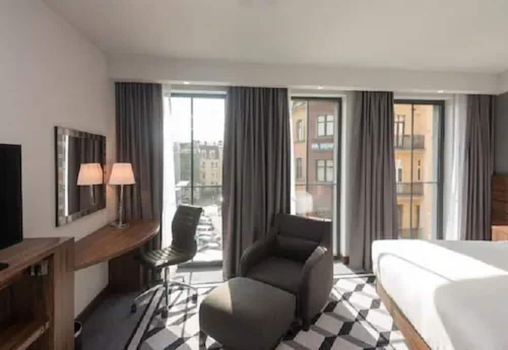 Room, 1 Queen Bed, Accessible - Photo 5