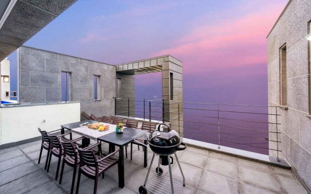 Room (C301 Poolvilla) - Photo 8