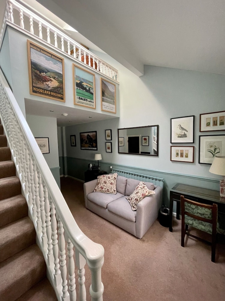 Executive Suite - Photo 7