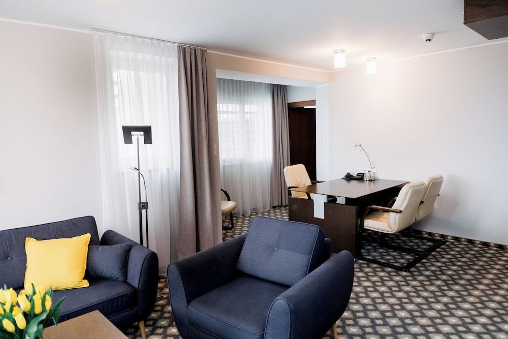 Suite - Photo 5