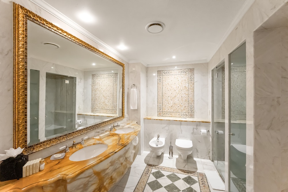 Three Bedroom Condo (Pool) - Photo 3