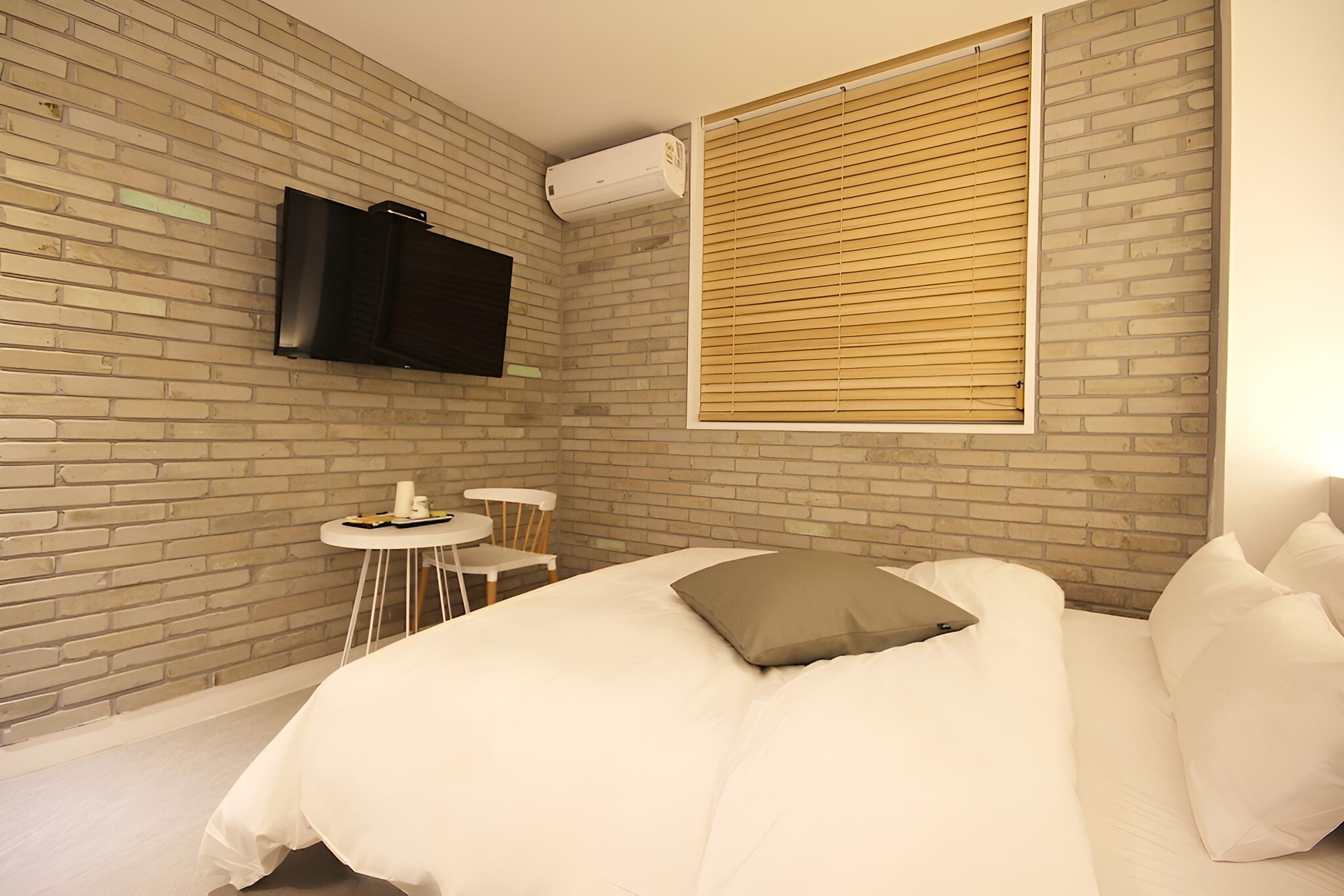 Room (Gaming Room 2PC (OTT Non-smoking)) - Photo 3