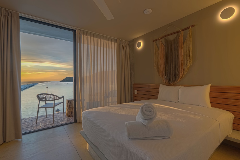 Classic Double or Twin Room, Balcony, Bay View photo 1