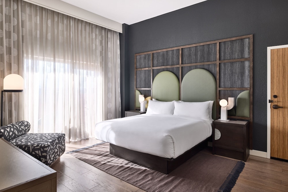 Executive Suite, 1 King Bed - Photo 1