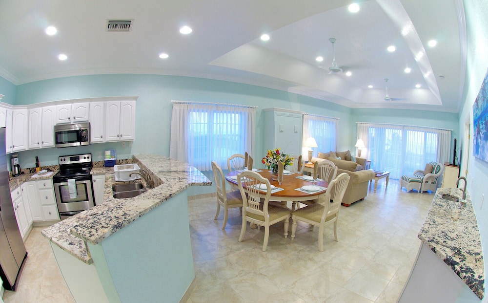 Premium Condo, 3 Bedrooms, Ocean View, Poolside
