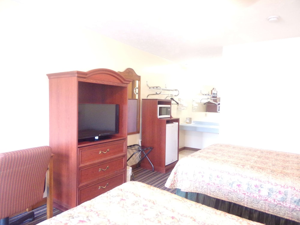 Standard Room, 2 Queen Beds, Non Smoking photo 3