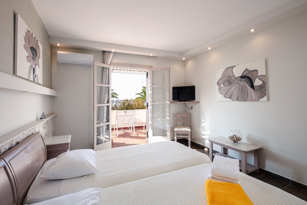 Aegean Room with Terrace & Sea View photo 1