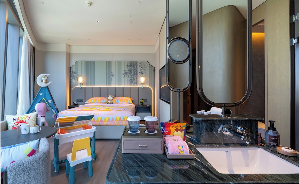 Business Queen Size Bed Non Smoking Room