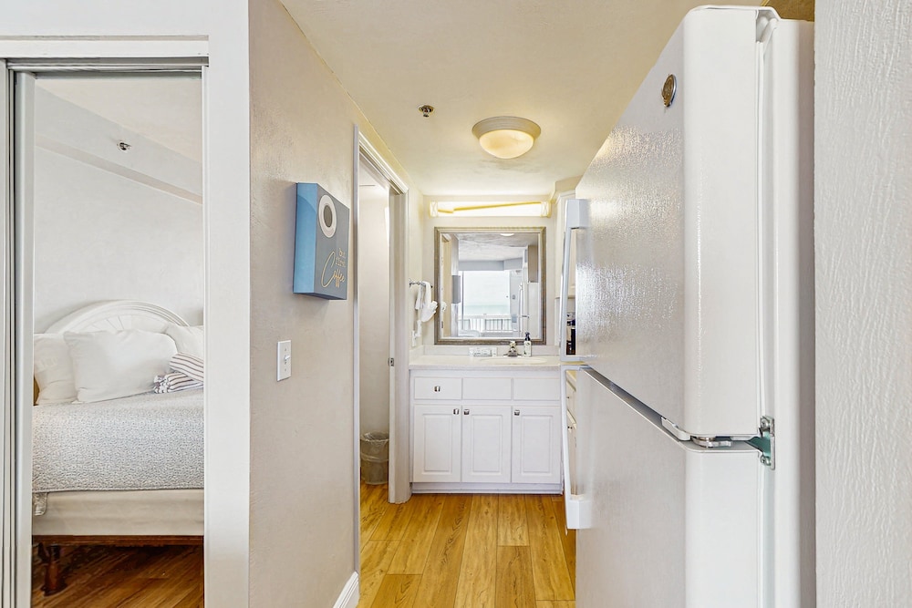 Studio, 1 Queen Bed, Hot Tub, Ocean View (Daytona Beach Resort 408)